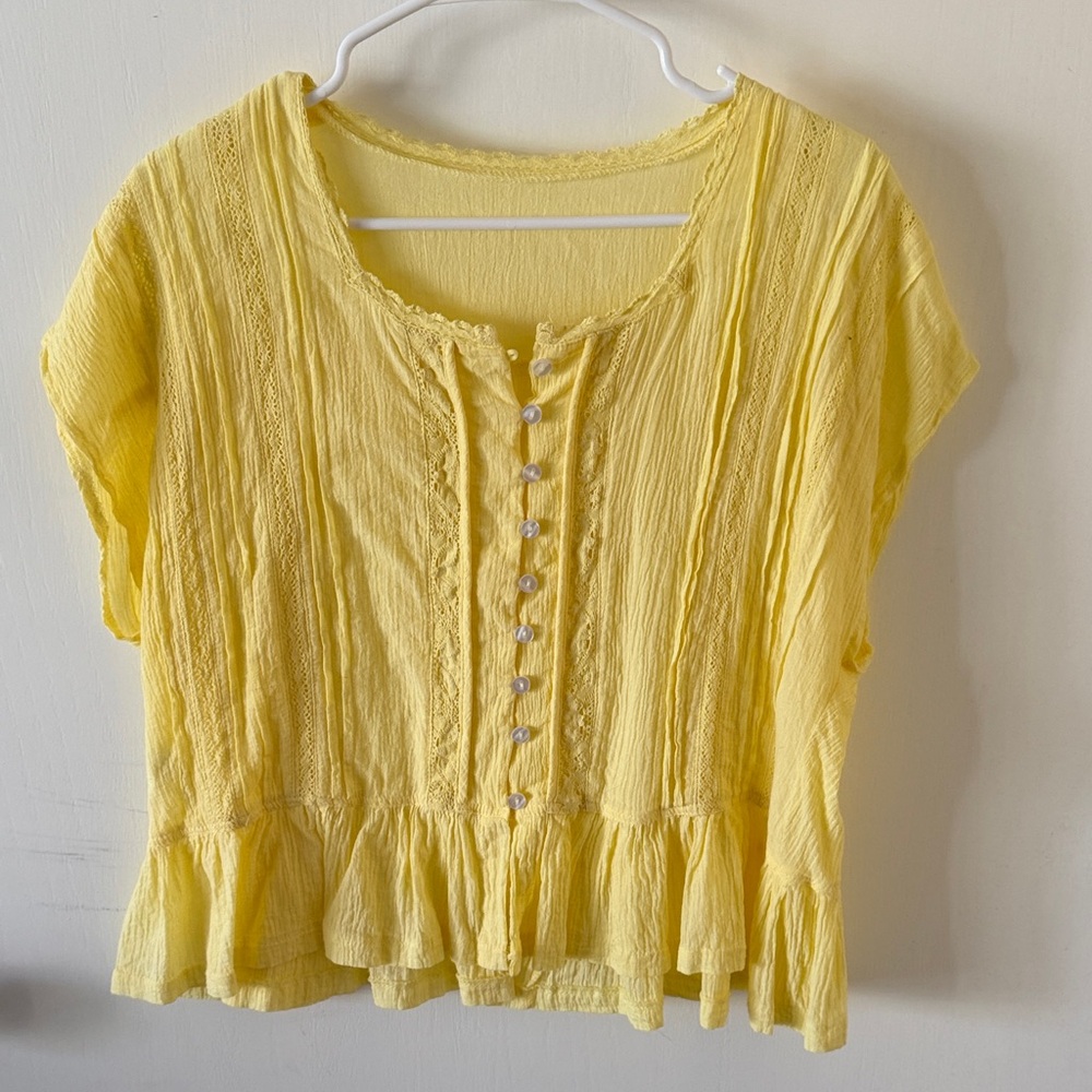 Yellow Short-Sleeve Buttoned Peplum Blouse - Women